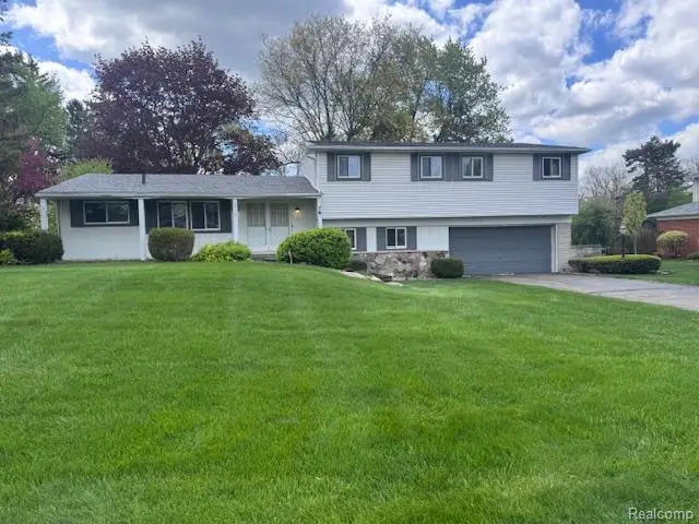 2712 Rambling Way, Bloomfield, MI 48302 - #2