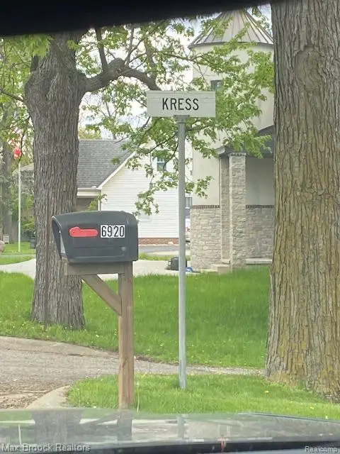 0000 Kress, WestBloomfield, MI 48323