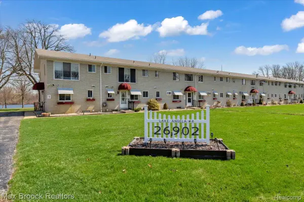 26902 Sandy Hill Court #15, NewHudson, MI 48165