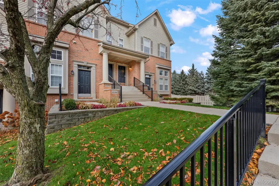22200 Abbey Ln, Dearborn, MI 48124 - #2