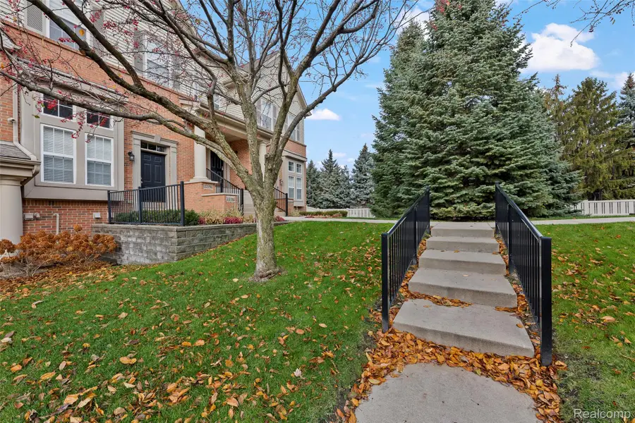 22200 Abbey Ln, Dearborn, MI 48124 - #3