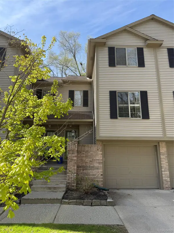7059 Colonial Oaks Drive, Waterford, MI 48327