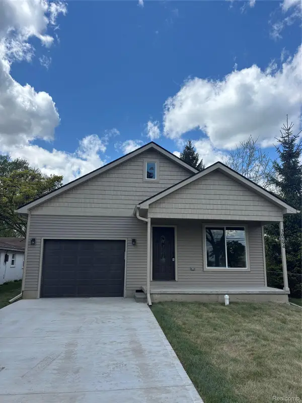 30294 Adams Drive, Gibraltar, MI 48173