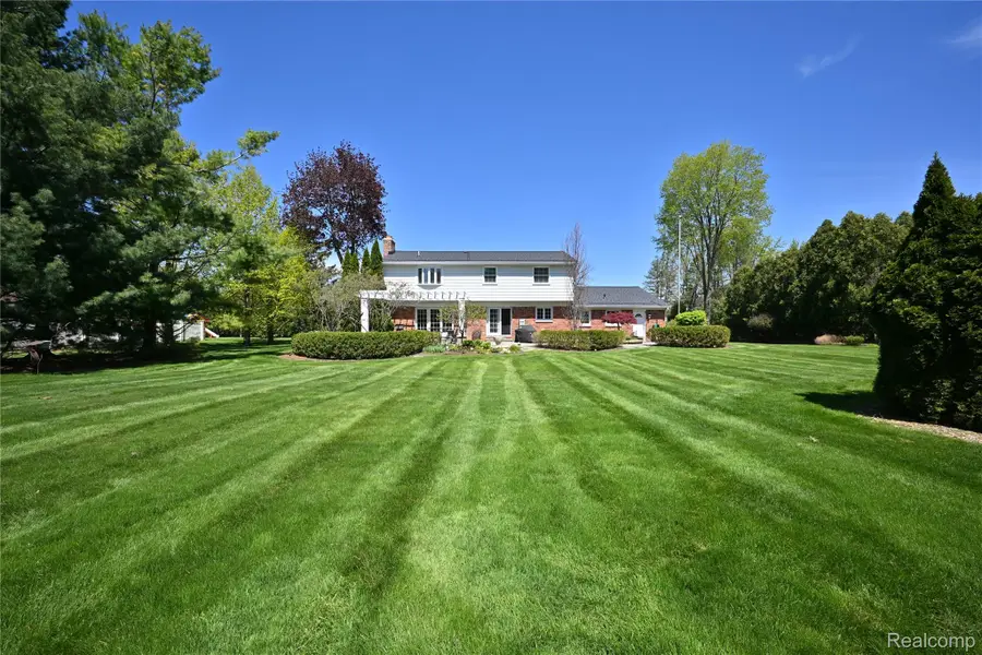 4655 Walnut Lake Road, Bloomfield, MI 48301 - #2