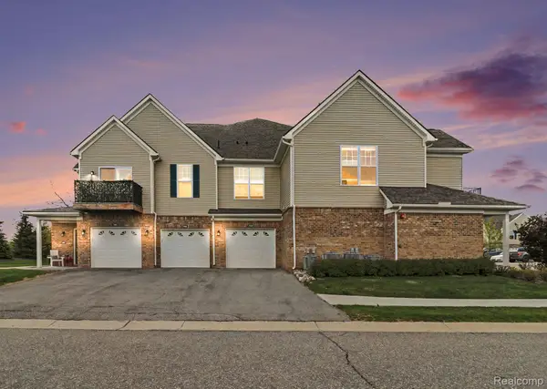 9864 Ridge Run Street, Howell, MI 48855