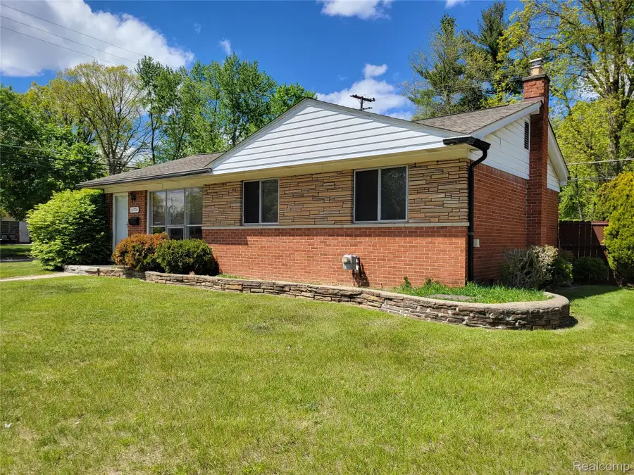 31770 Pembroke Street, Livonia, MI 48152 - #2