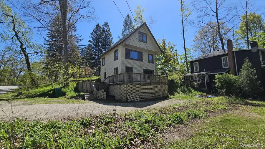 9847 Portage Lake Avenue, Pinckney, MI 48169 - #2