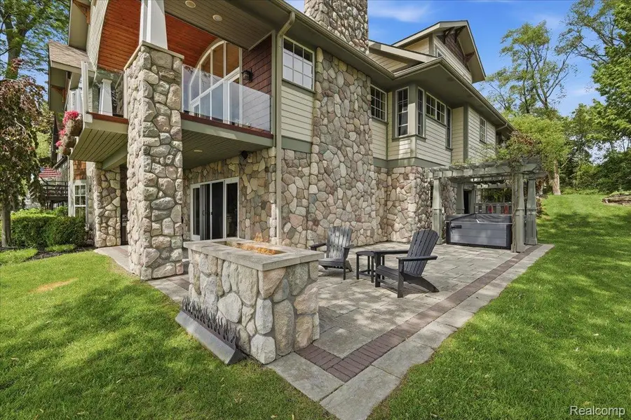 8665 Lakeview Boulevard, Clarkston, MI 48348 - #2