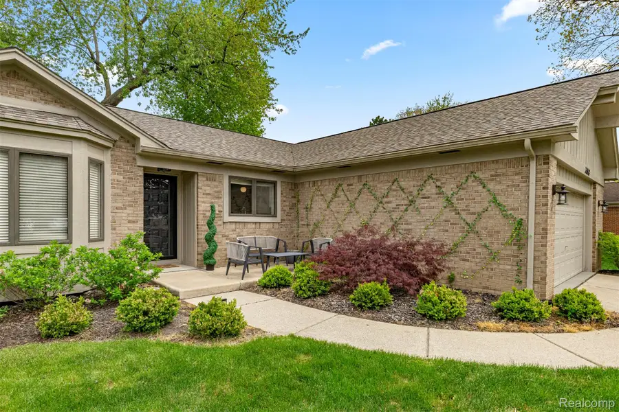34048 Fonville Drive, Livonia, MI 48152 - #2