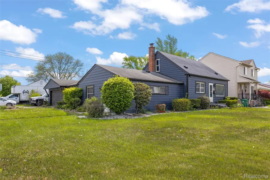 27517 Sheridan Street, Garden City, MI 48135 - #2