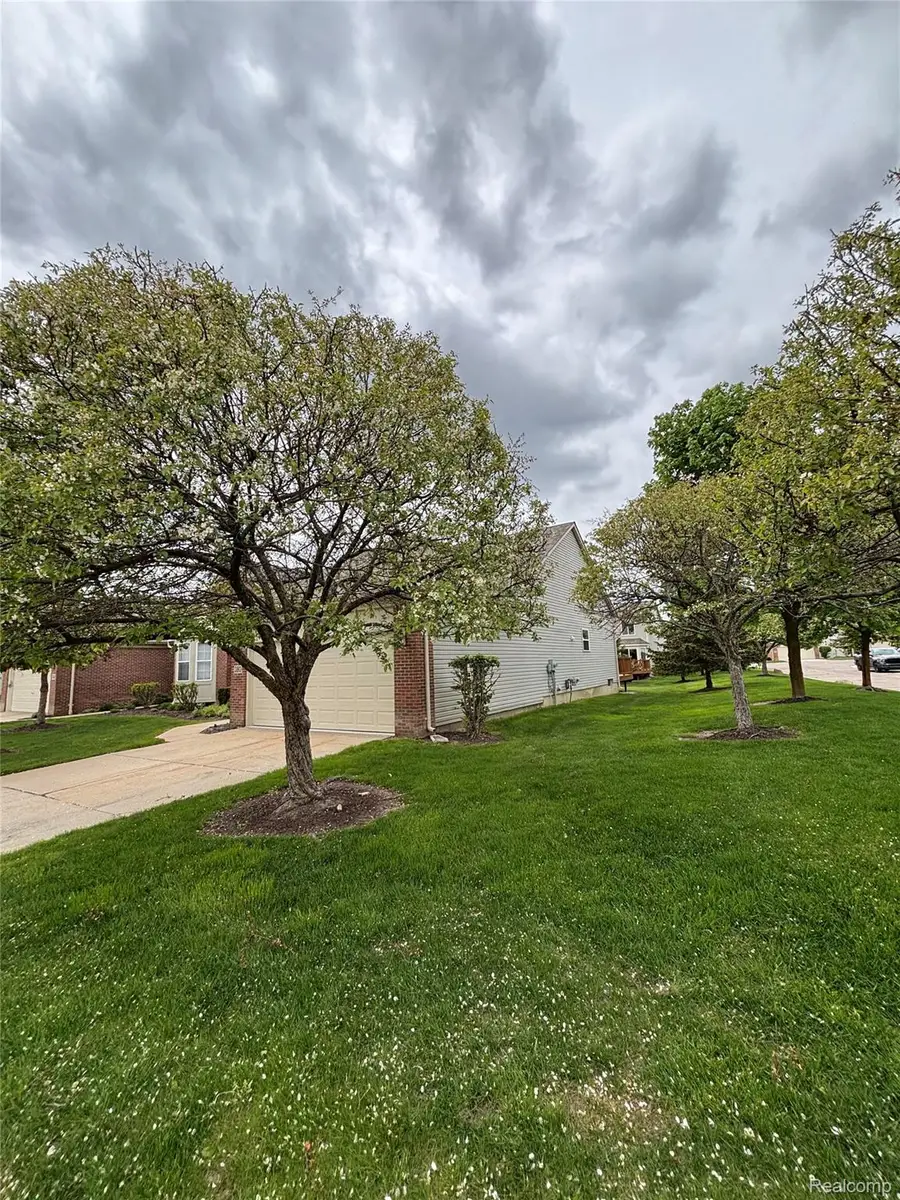 380 Woodhaven Drive, Commerce, MI 48390 - #3