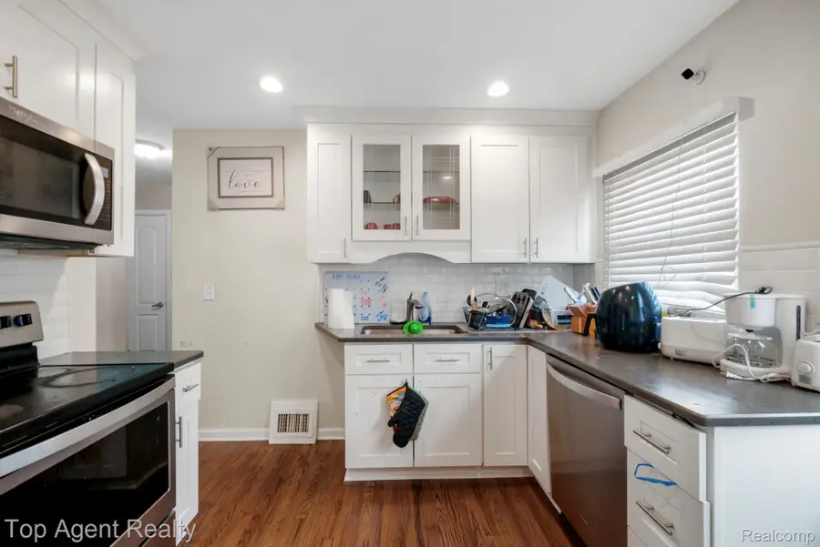 9903 Ruth Avenue, Allen Park, MI 48101 - #2