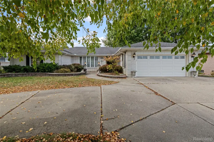 38219 Santa Anna Street, Clinton Township, MI 48036 - #2