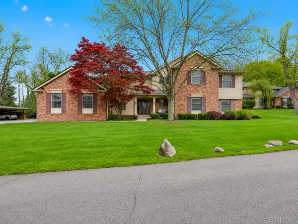29539 Pine Ridge Circle, FarmingtonHills, MI 48331