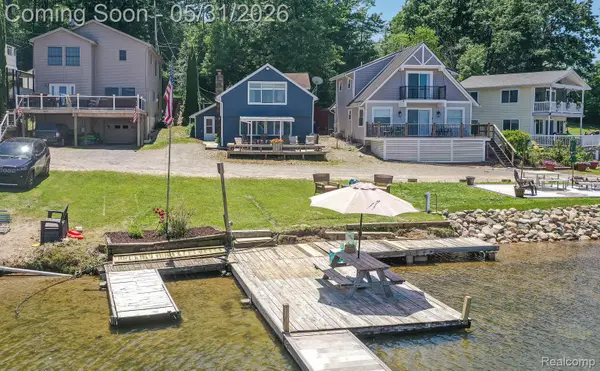 3971 S Shore Drive, Lapeer, MI 48446