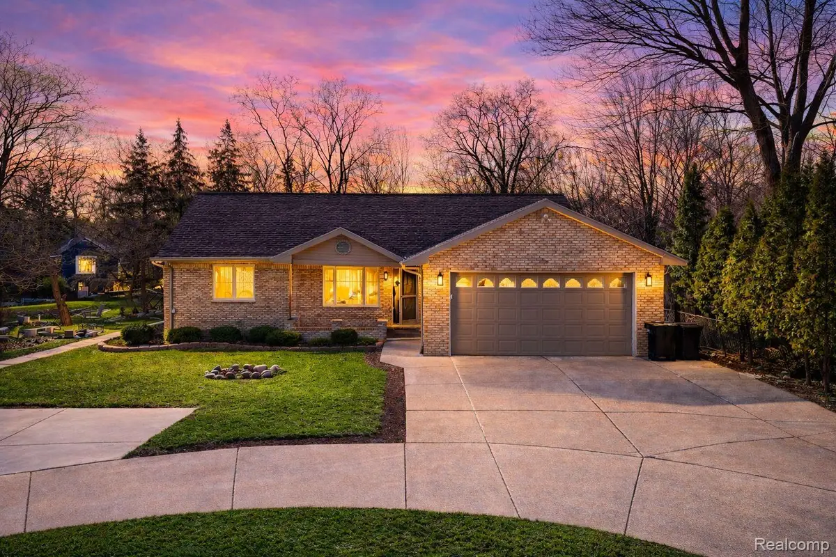 37209 Curwood Drive, Sterling Heights, MI 48310 - #1