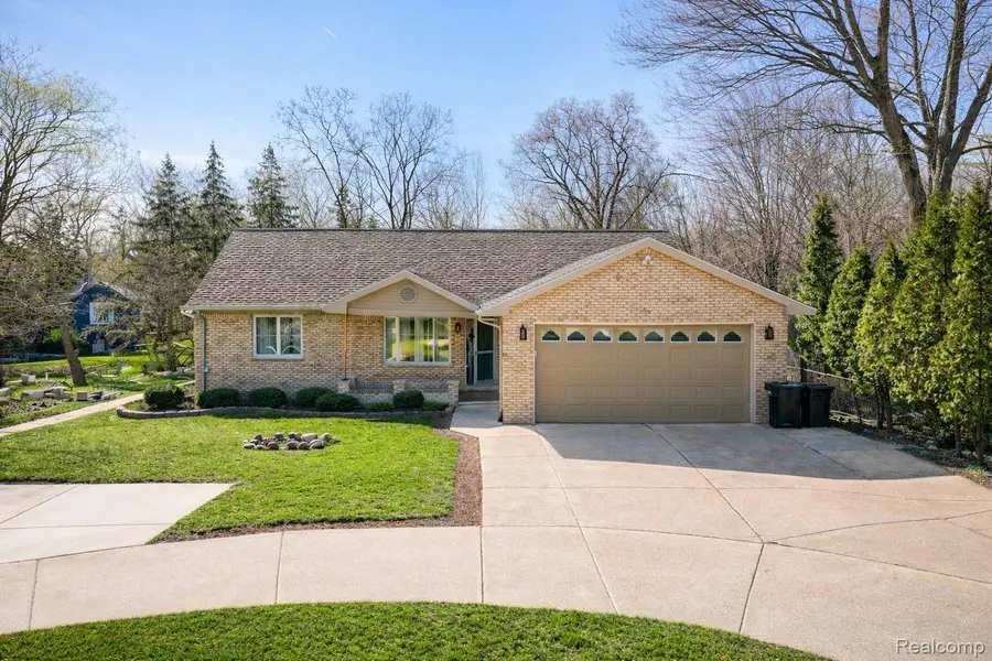 37209 Curwood Drive, Sterling Heights, MI 48310 - #2