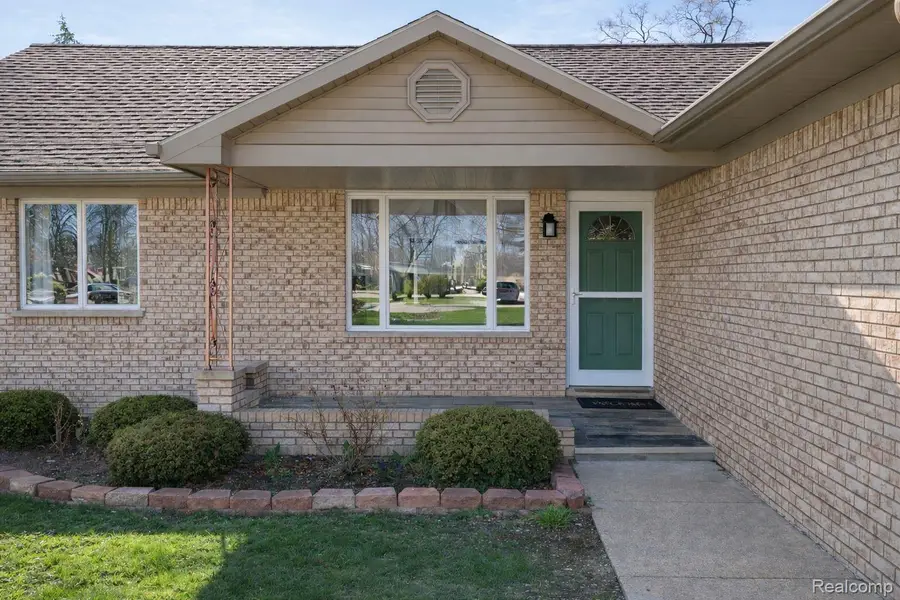 37209 Curwood Drive, Sterling Heights, MI 48310 - #3