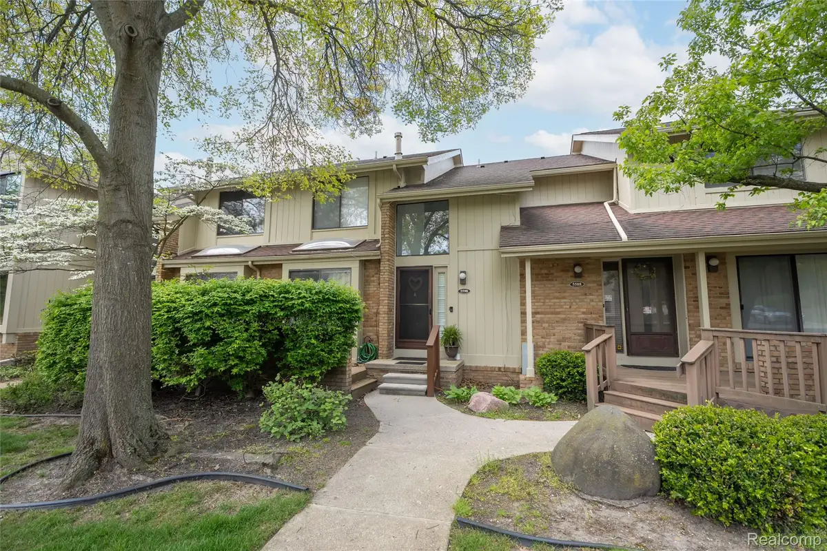 5590 Hillcrest Circle W, West Bloomfield, MI 48322 - #1