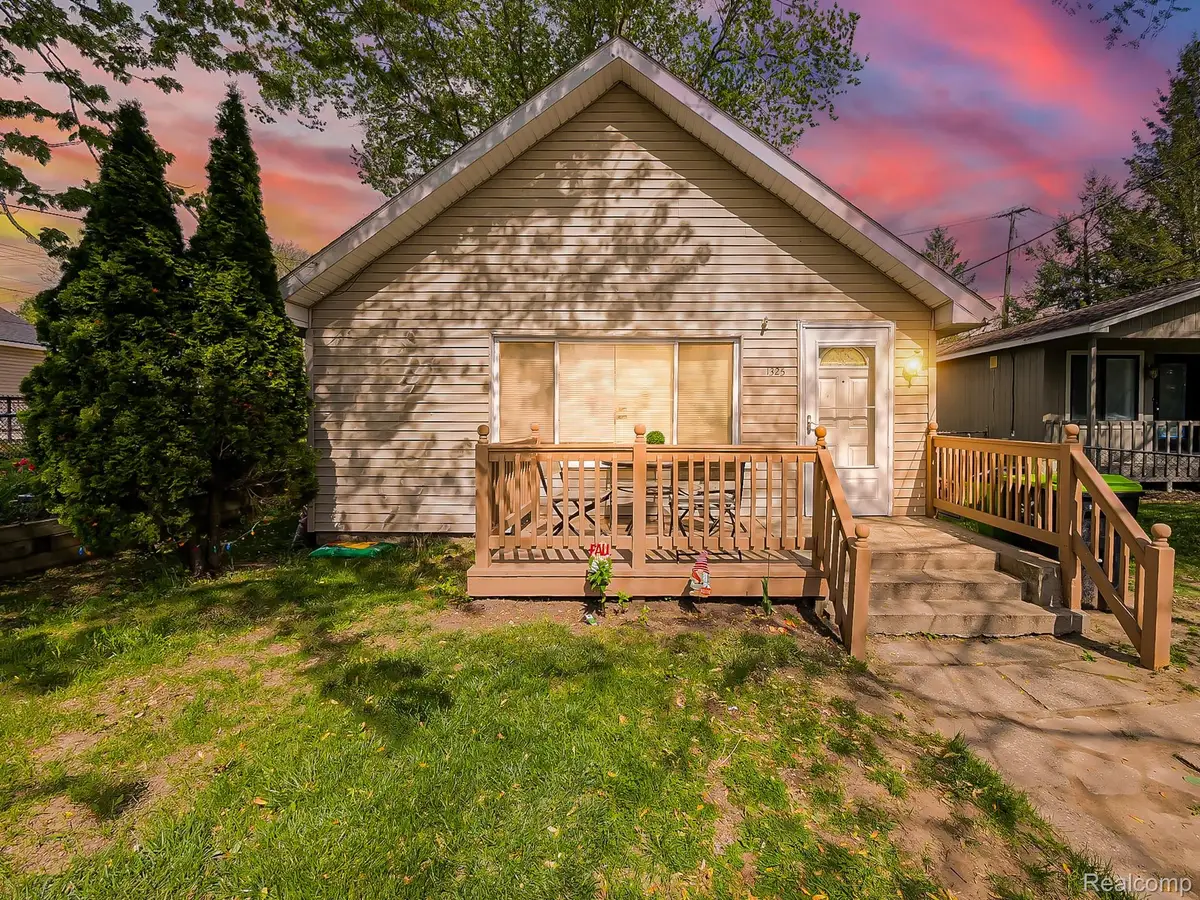 1325 E Lake Drive, Novi, MI 48377 - #1