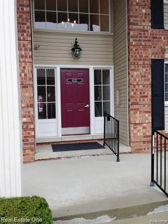 6121 Orchard Lake #202, West Bloomfield, MI 48322 - #3