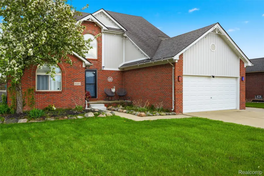 31197 Jaguar Drive, New Baltimore, MI 48047 - #2