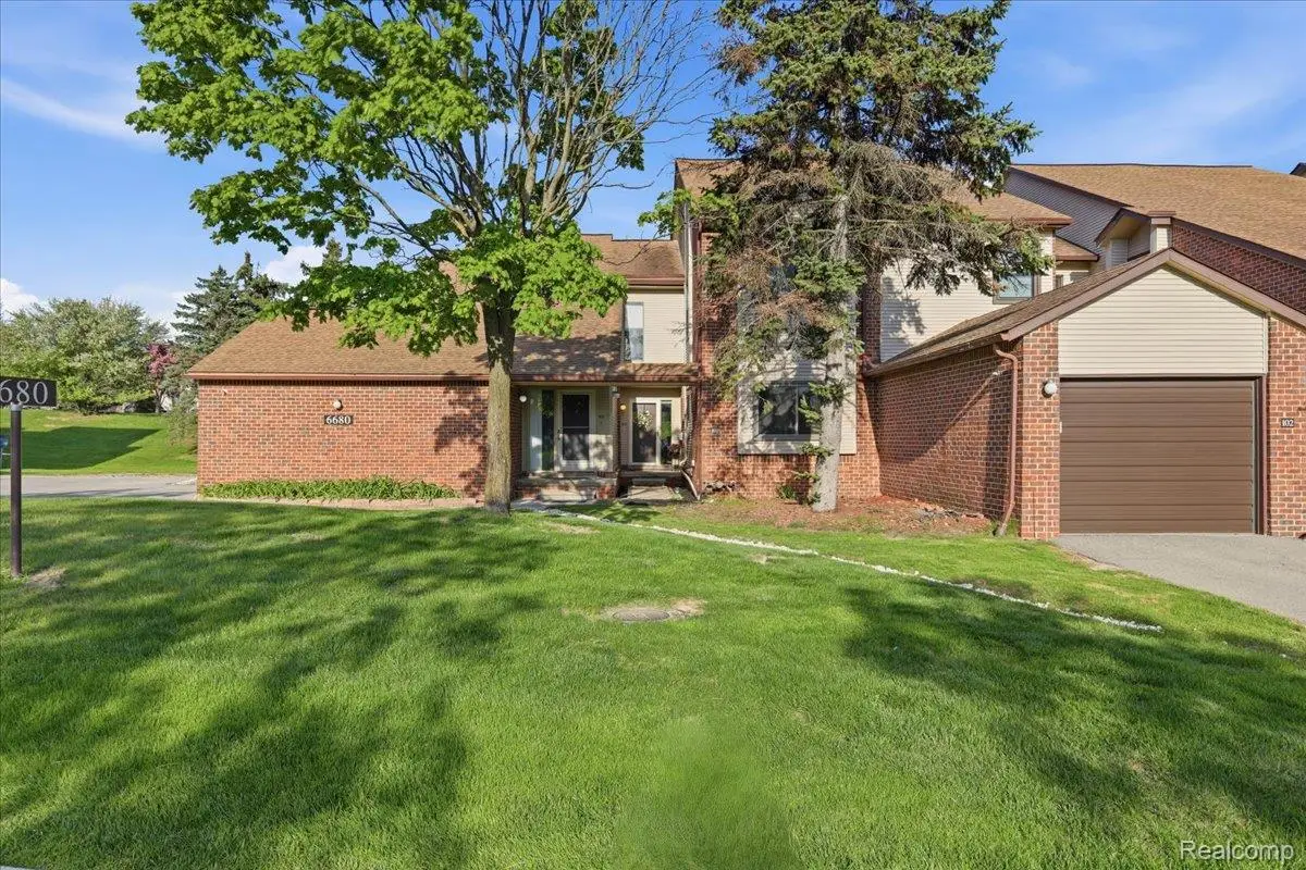 6680 Ridgefield Circle #101, West Bloomfield, MI 48322 - #1