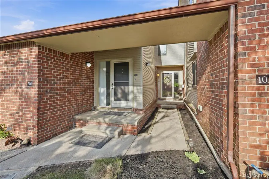 6680 Ridgefield Circle #101, West Bloomfield, MI 48322 - #2