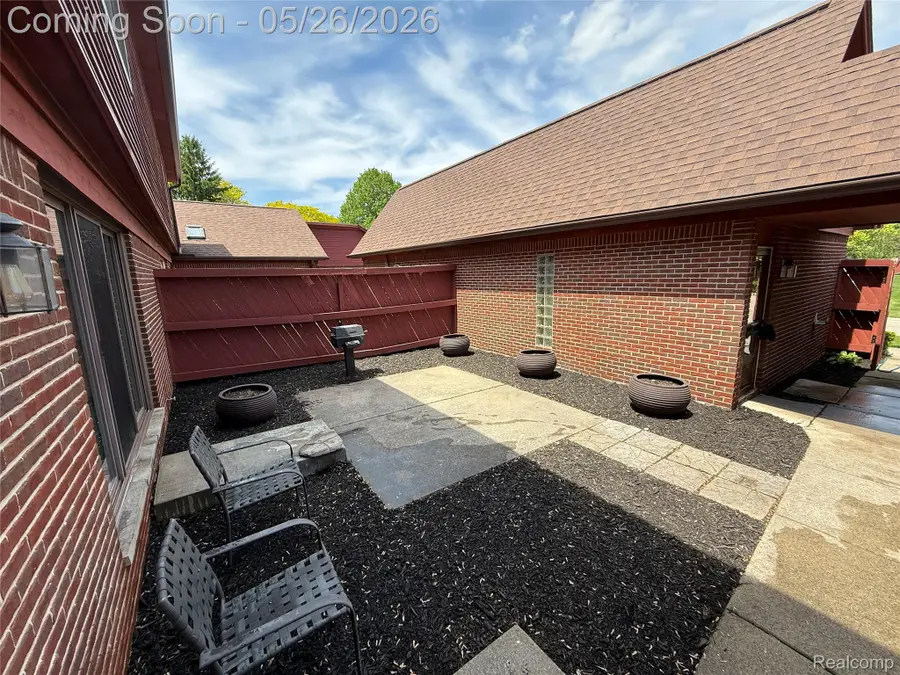 42136 Lochmoor Street, Clinton, MI 48038 - #2