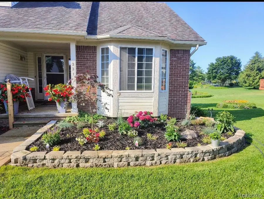 221 Maplewood Drive, Clarkston, MI 48348 - #3