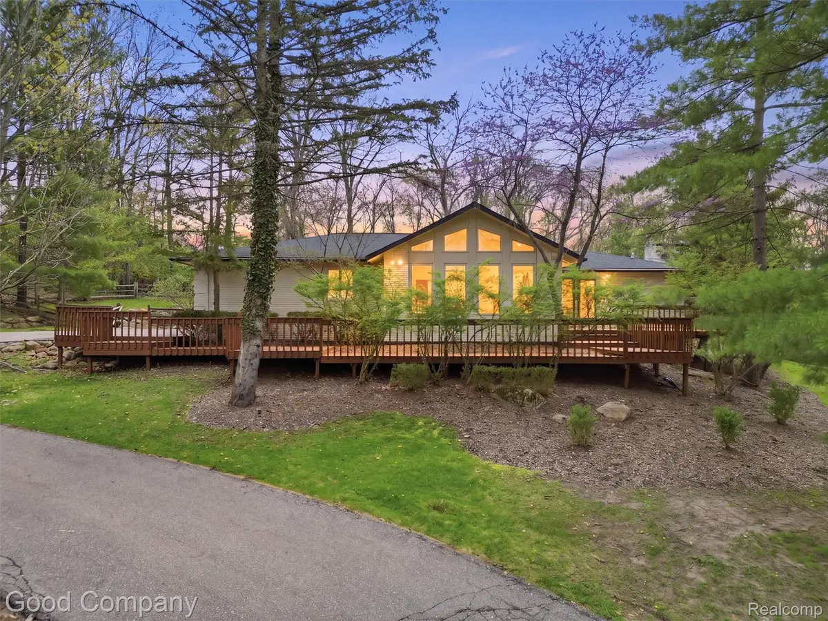 6733 Bloomfield Lane, West Bloomfield, MI 48322 - #1
