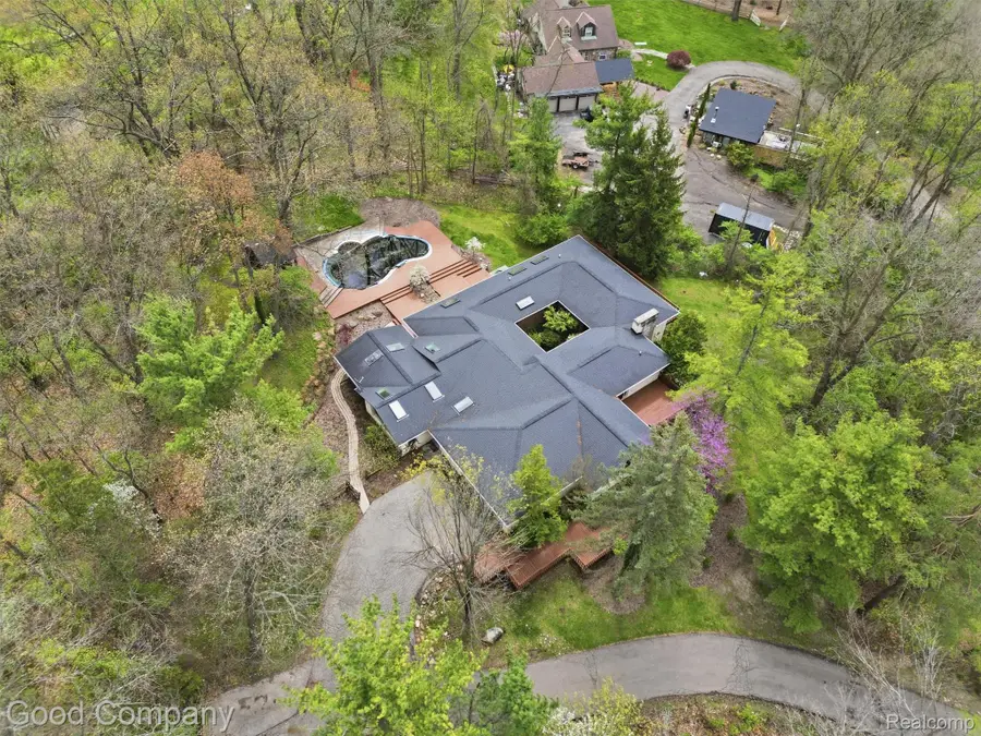 6733 Bloomfield Lane, West Bloomfield, MI 48322 - #2
