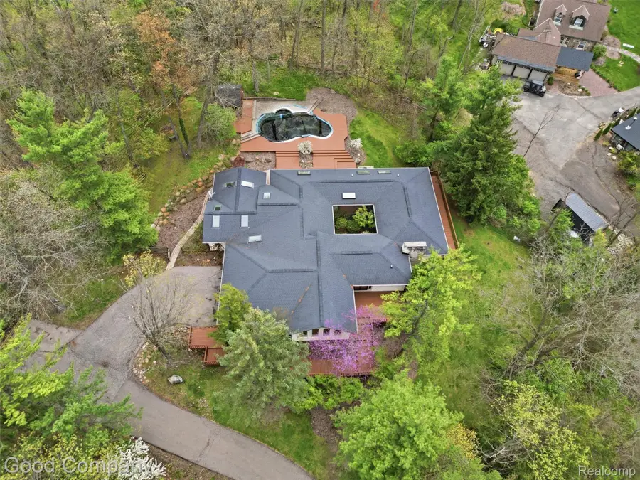 6733 Bloomfield Lane, West Bloomfield, MI 48322 - #3