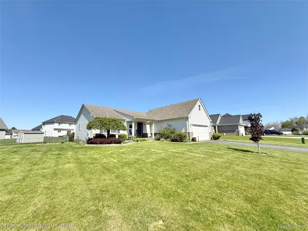 8205 Peninsula Circle, GrandBlanc, MI 48439