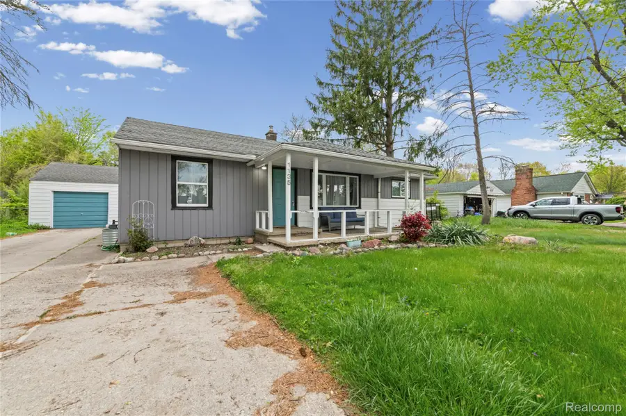1135 Quinif Drive, Walled Lake, MI 48390 - #3