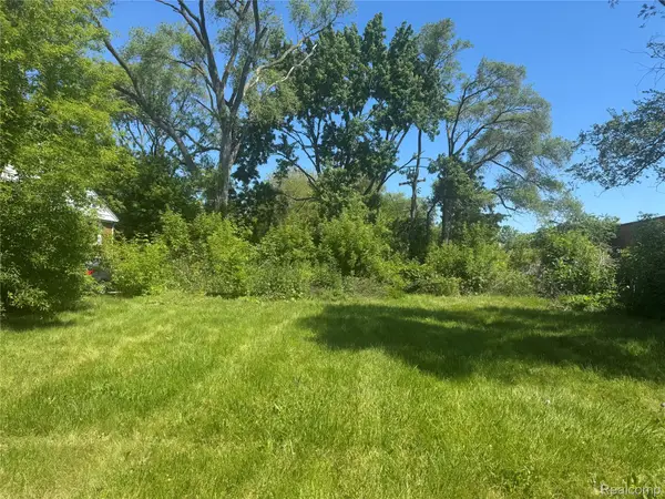17927 E 10 Mile Road, Roseville, MI 48066