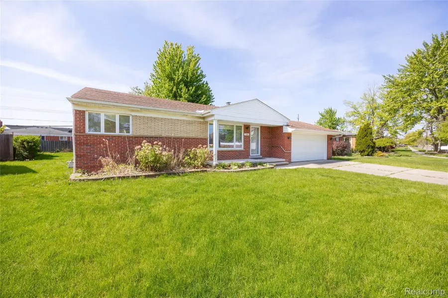5646 Cambourne Road, Dearborn Heights, MI 48127 - #2
