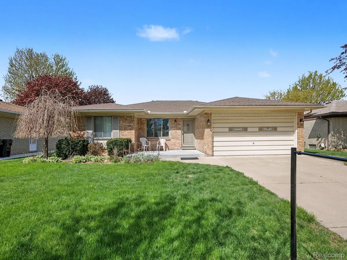 39629 Edgemont Drive, Sterling Heights, MI 48310 - #1