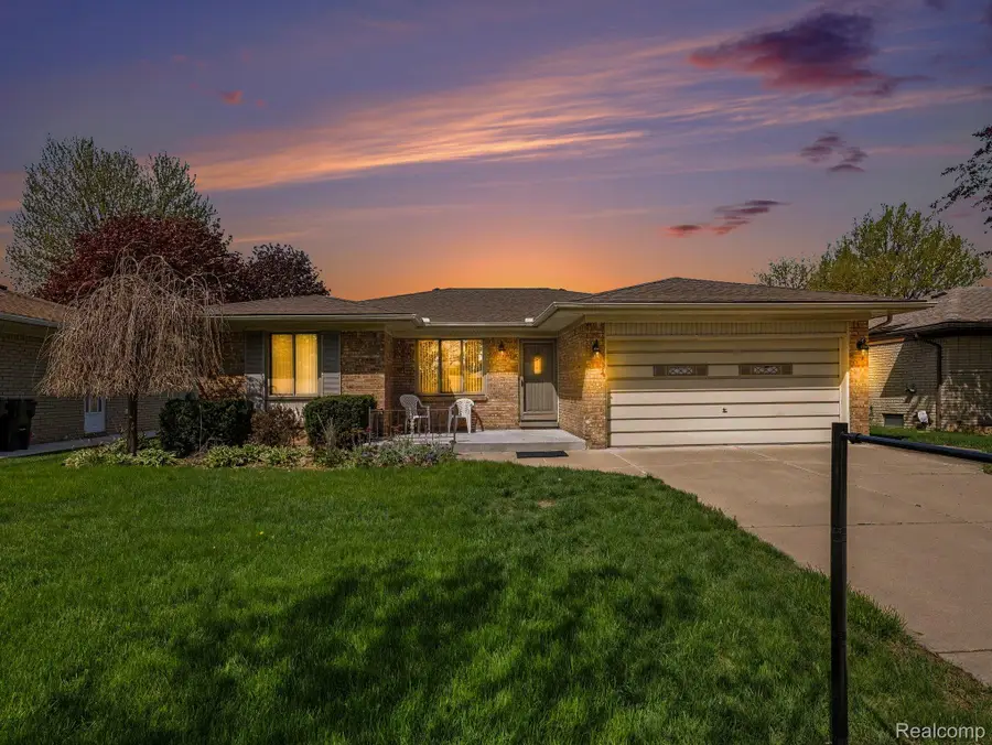 39629 Edgemont Drive, Sterling Heights, MI 48310 - #2