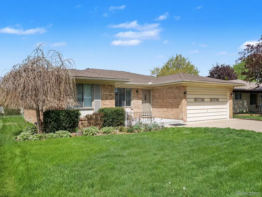39629 Edgemont Drive, Sterling Heights, MI 48310 - #3