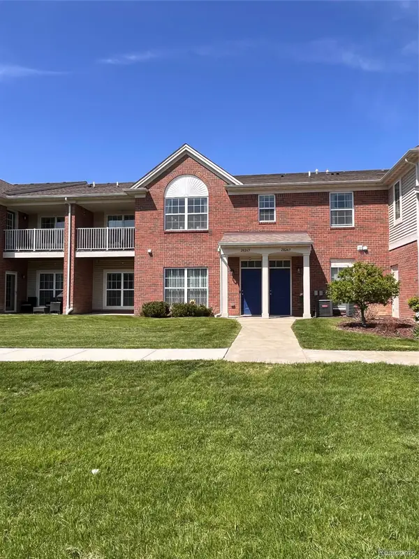 28263 S Pointe Lane #284, NewBaltimore, MI 48051