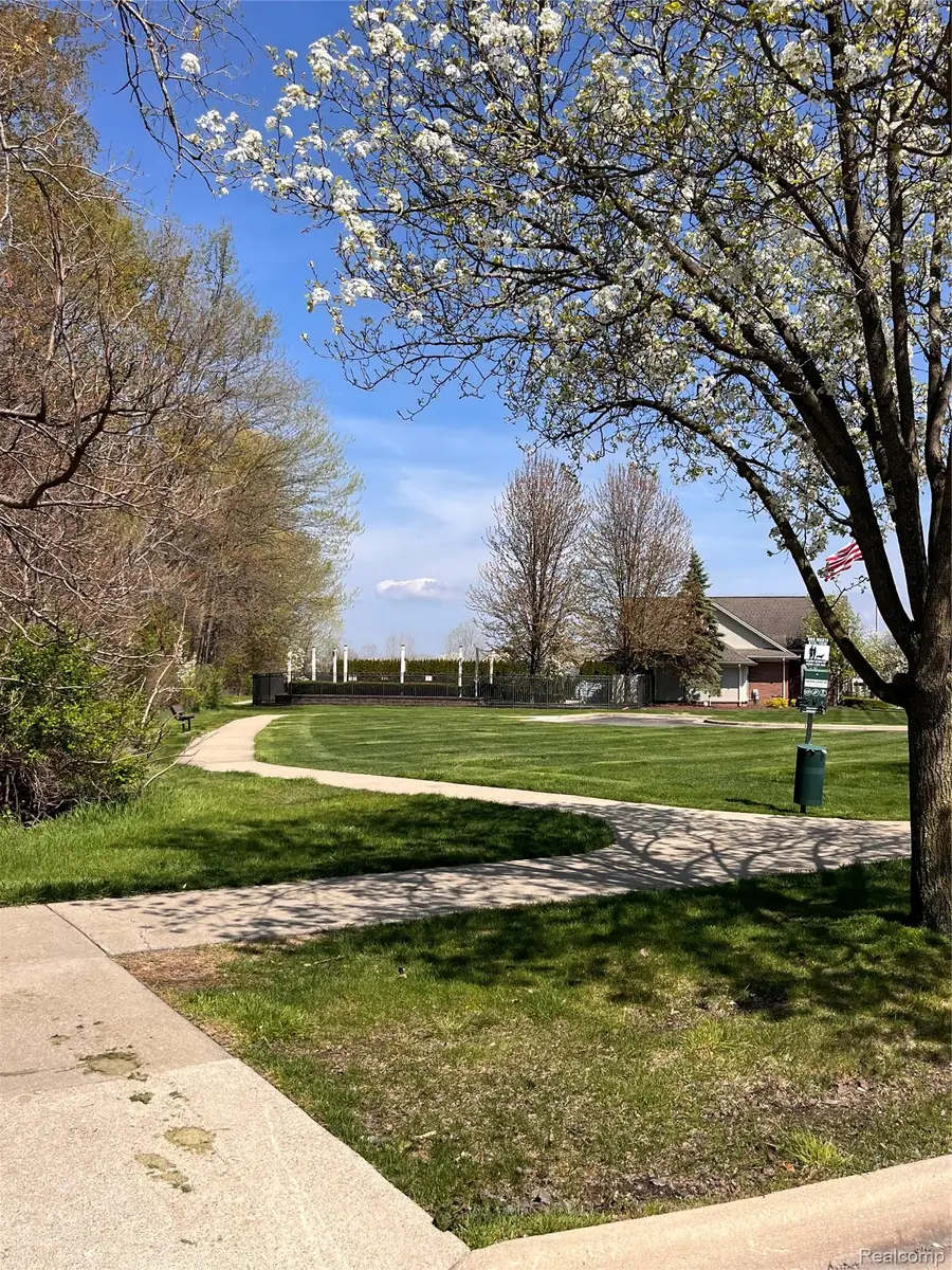 28263 S Pointe Lane #284, Chesterfield, MI 48051 - #3