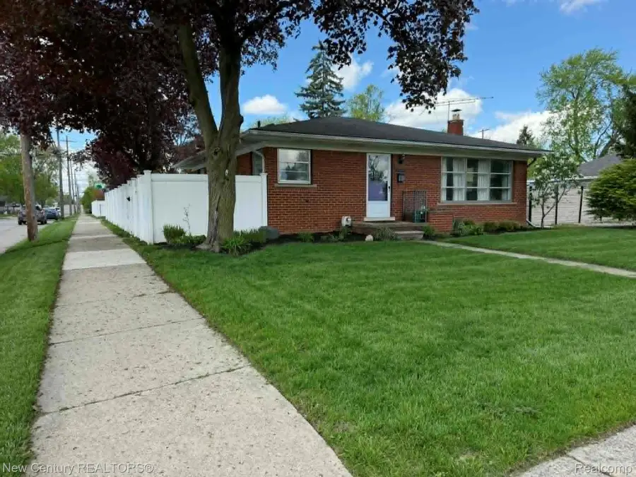 220 S Marias Avenue, Clawson, MI 48017 - #2