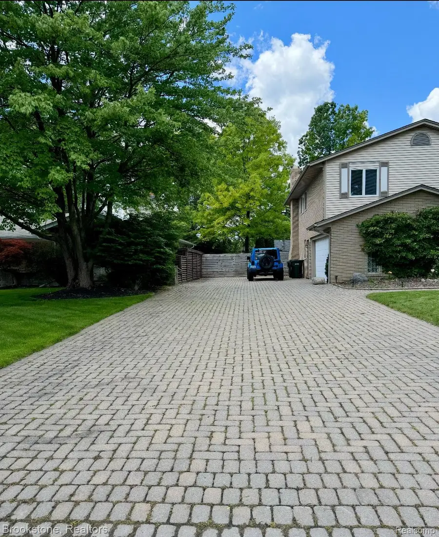 37695 Sarafina Drive, Sterling Heights, MI 48312 - #2