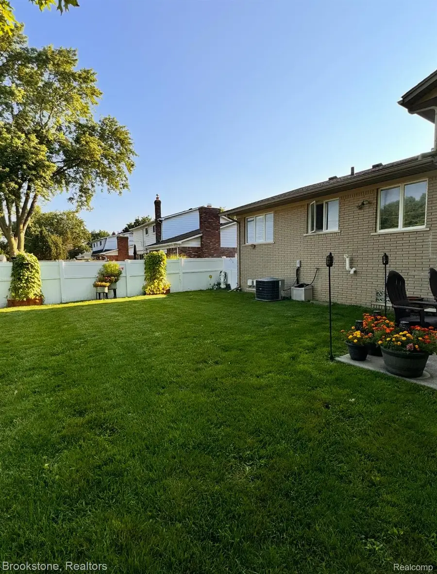 37695 Sarafina Drive, Sterling Heights, MI 48312 - #3