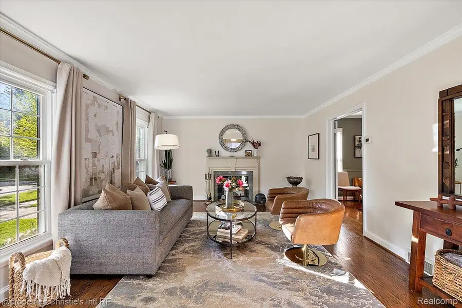 206 Mckinley Avenue, Grosse Pointe Farms, MI 48236 - #2