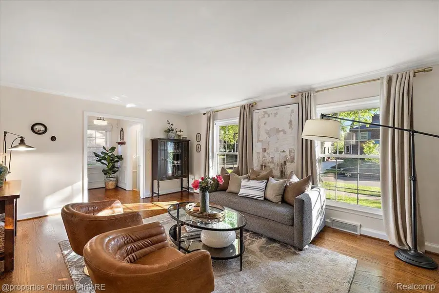 206 Mckinley Avenue, Grosse Pointe Farms, MI 48236 - #3