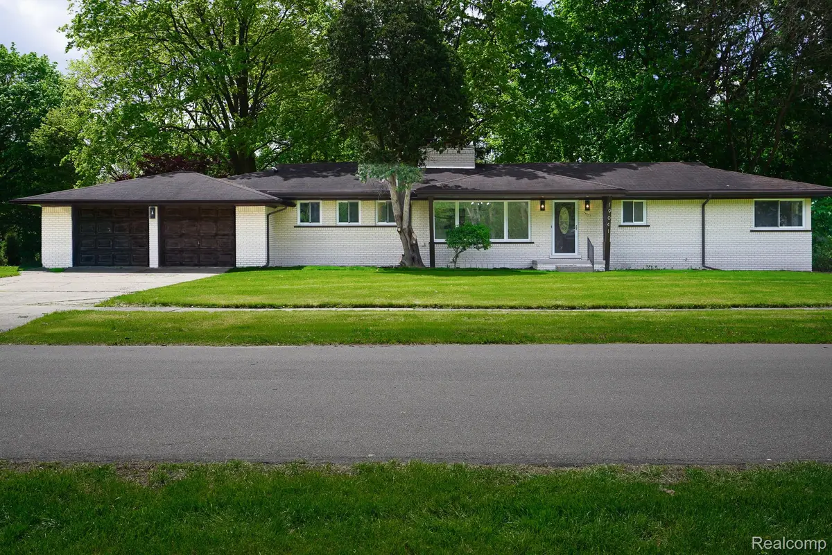 19041 Bungalow Drive, Lathrup Village, MI 48076 - #1
