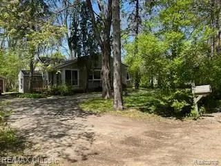 2534 Edgemere Street, Commerce Township, MI 48382 - #2