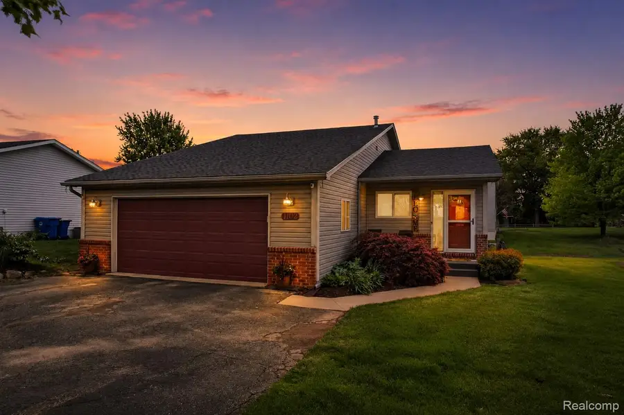 1102 Erskine Way, Waterford, MI 48328 - #2